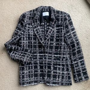 Tweedy black and white flecked windowpane blazer by Argent. Great condition!